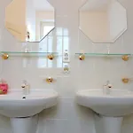 索乃恩斯特拉尔酒店