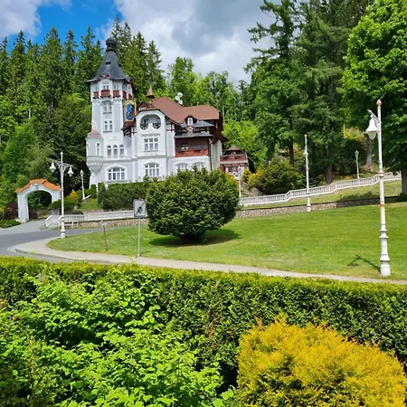 索乃恩斯特拉尔酒店 公寓 *